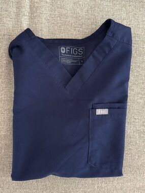 Figs Men's Navy V-Neck Medical Scrub Top